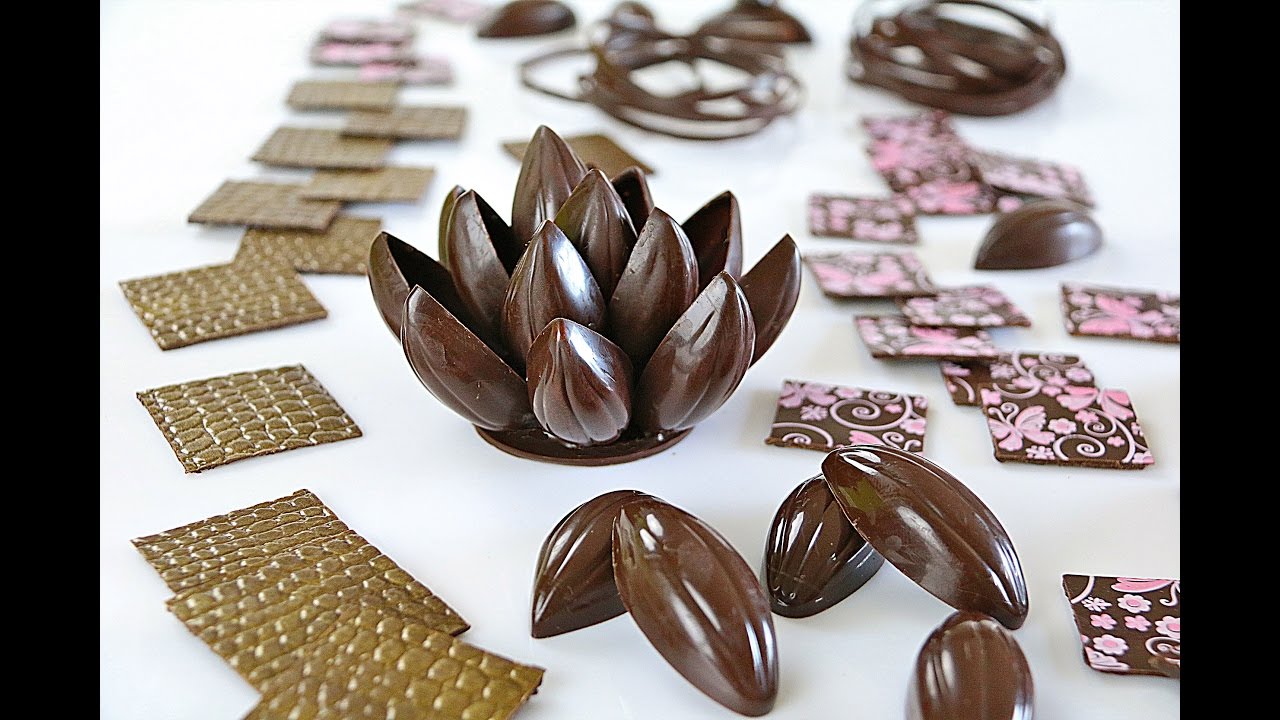 Decoraciones con chocolate negro atemperado