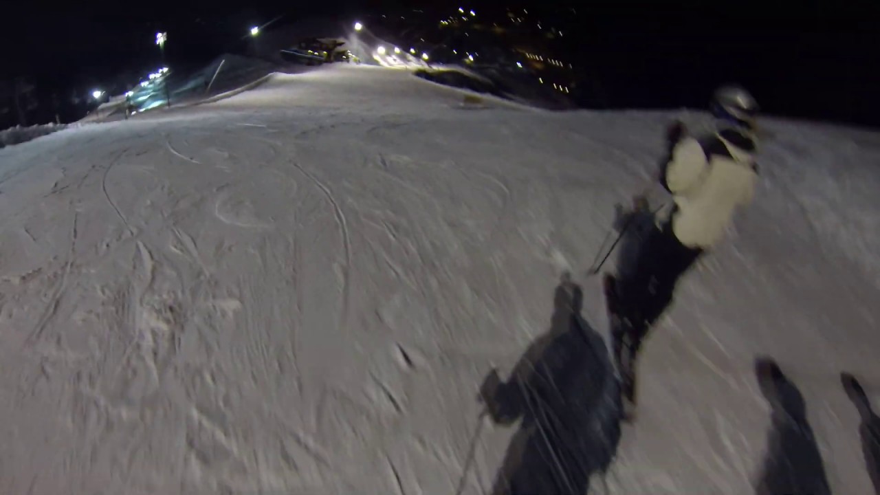 Descendo pista de ski a noite - HD 1080p