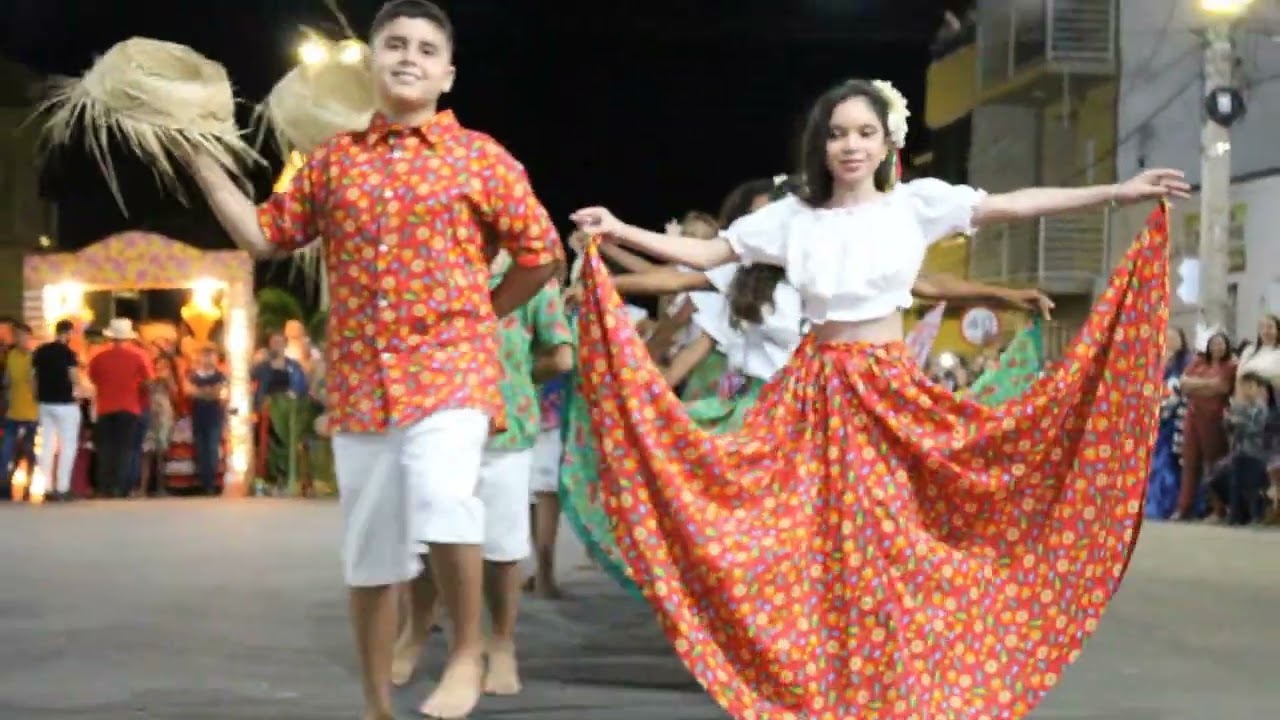 06 Apresentação Arraiá da Amelina Carimbó
