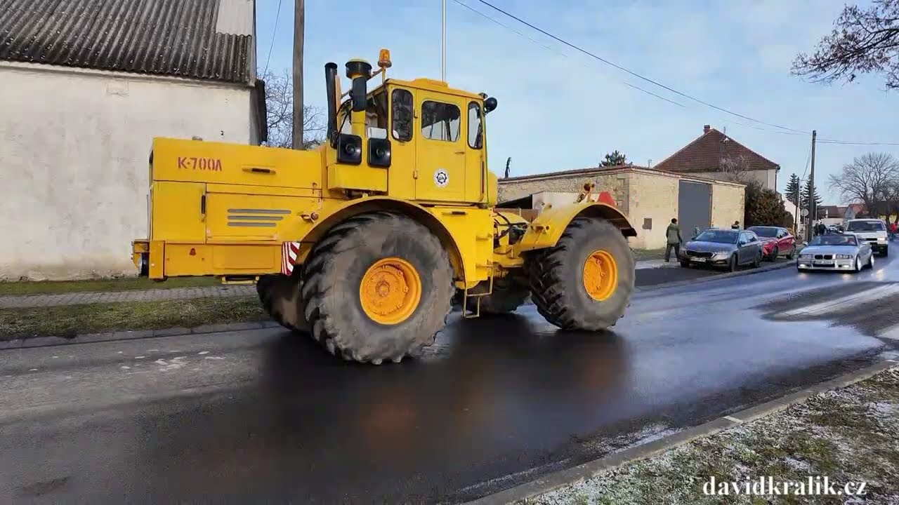 Tractor / Traktor / Traktor - Novoroční jízda na památnou horu Říp