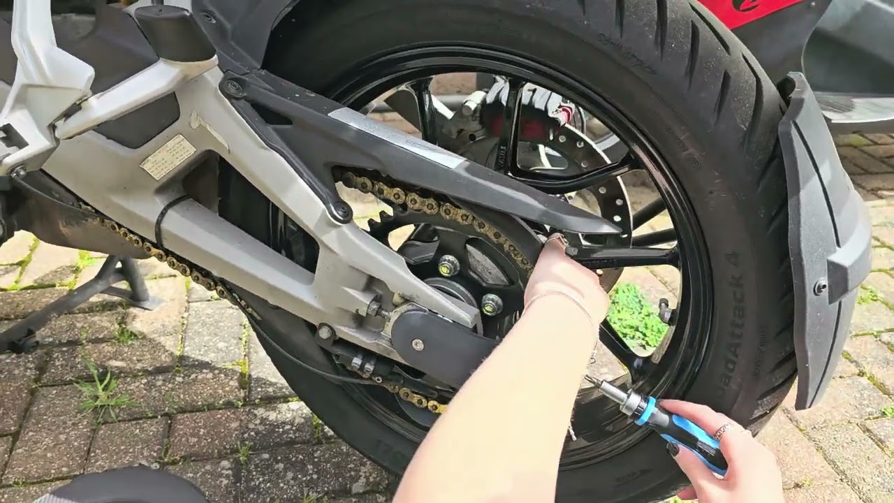Montage Spritzschutz Ducati Multistrada V4