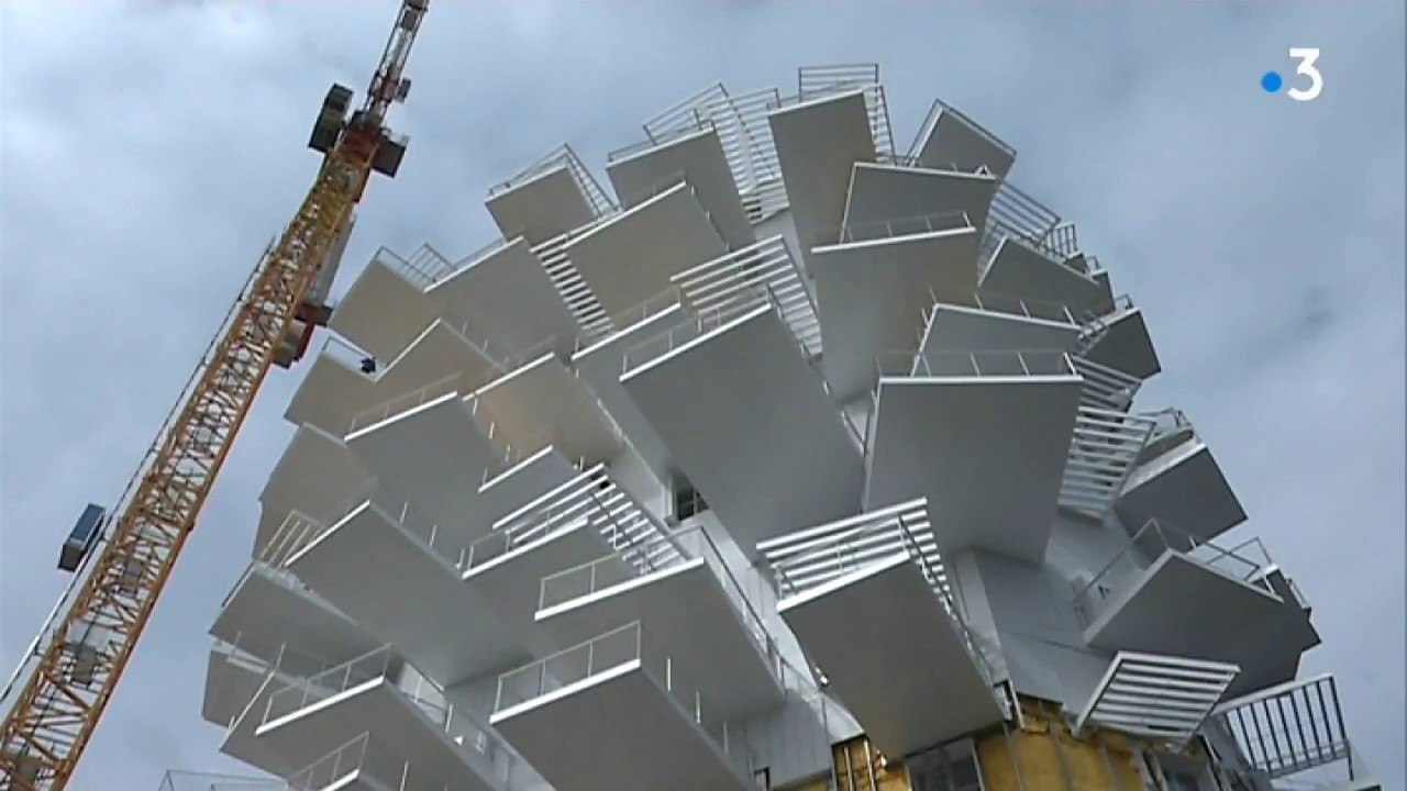 Montpellier : l'arbre blanc et folie divine, deux tours uniques et futuriste