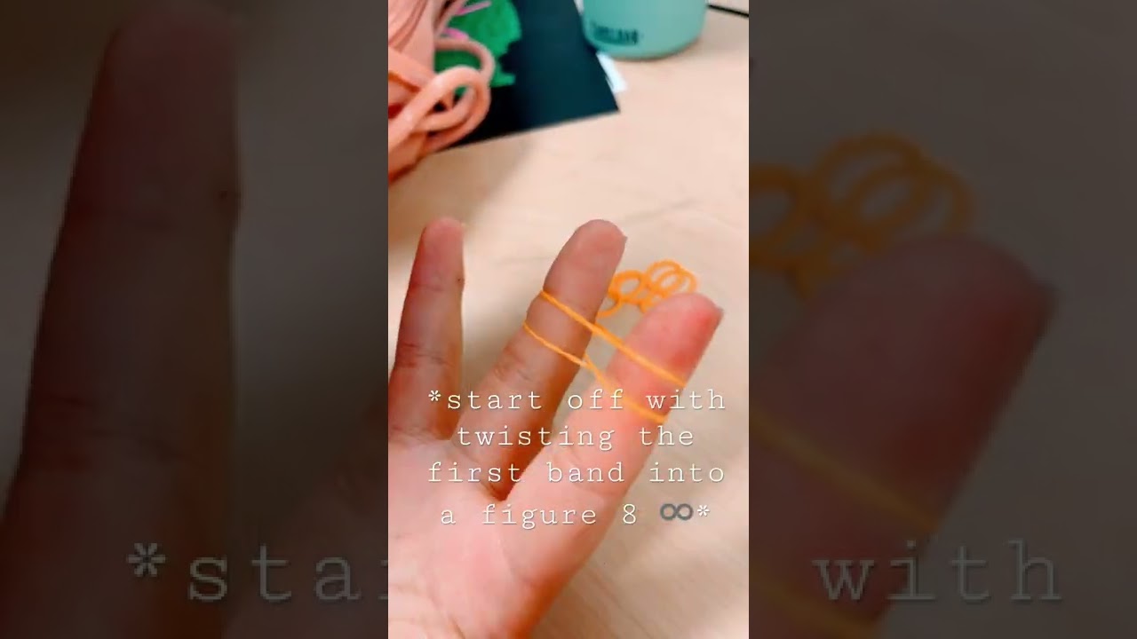 PAUSE THE VIDEO TO READ! how to make a fishtail loom bracelet if you guys need an slower version lmk