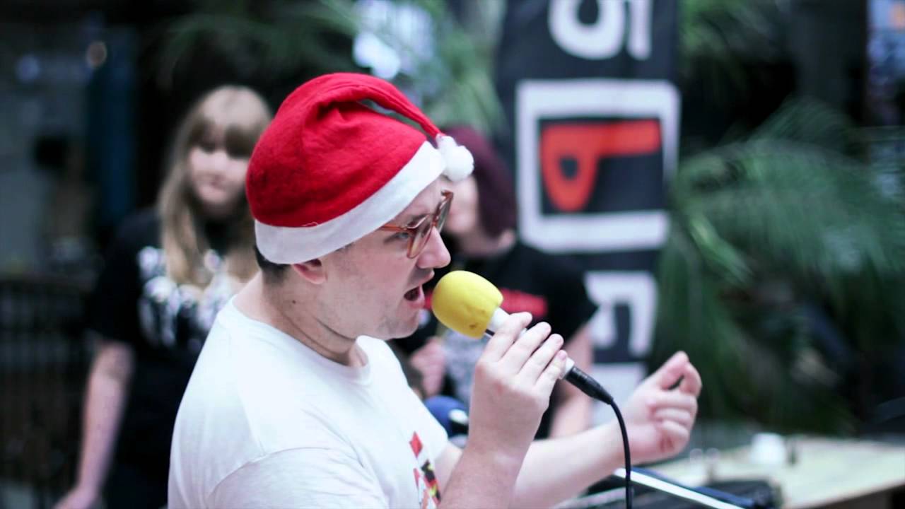 95bFM Breakfast Club: The Cosby Christmas Singers - Blue Christmas
