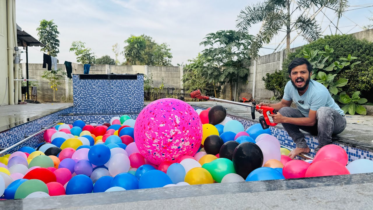 Pool Mein 1,00,000 Balloons Bharke Ek Saath Fod Diye 😱 | World’s Craziest Balloon Blast - desi jugad