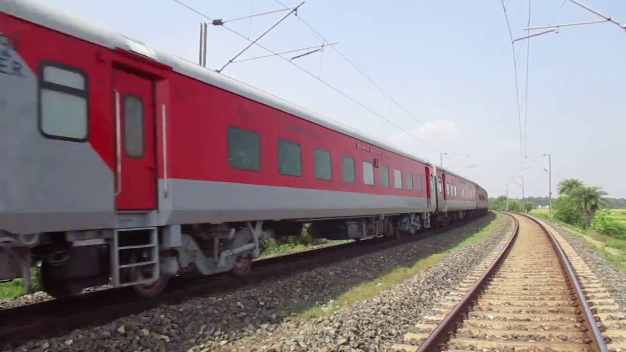 (HD) Whining WAP7 - Poorva Express Negotiates Massive Curve at Flat 110kmph !!