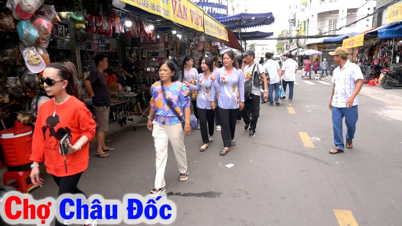 Chị Kim Loan cùng Cả Nhóm đi Chợ Châu Đốc thích Gì Mua Nấy, Lươn To hấp Rau Ngổ Buổi Tối Thật Ngon