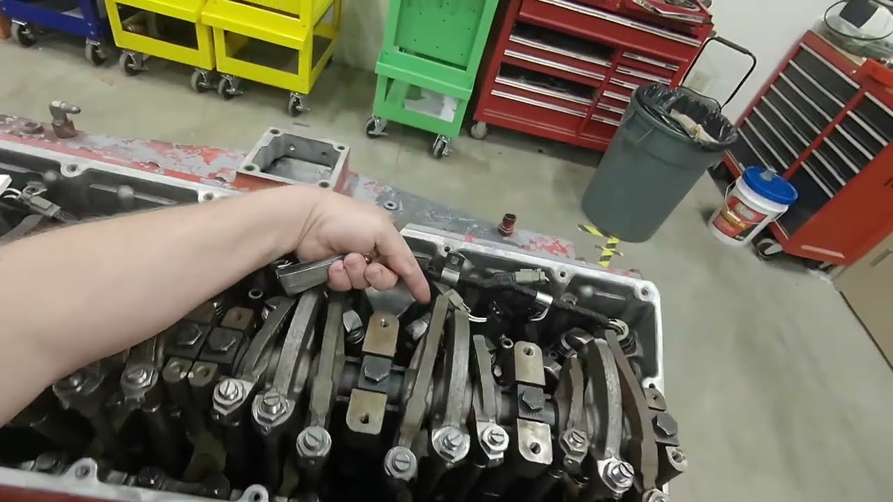 Cummins M11 valve adjustment