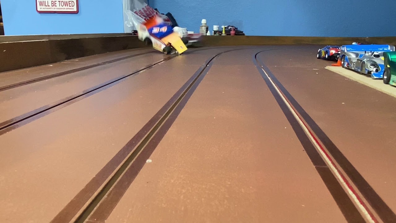 Slot car dirt track racing