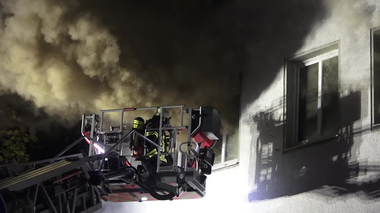 Flashover droht bei Wohnungsbrand - Starke Rauchentwicklung in Bonn-Zentrum am 25.10.25 + O-Ton