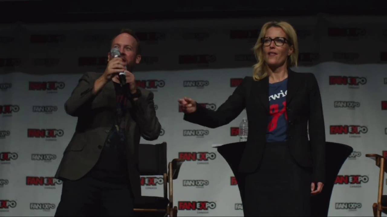 Gillian Anderson Auctioned T-shirt for Charity at Fan Expo 2016