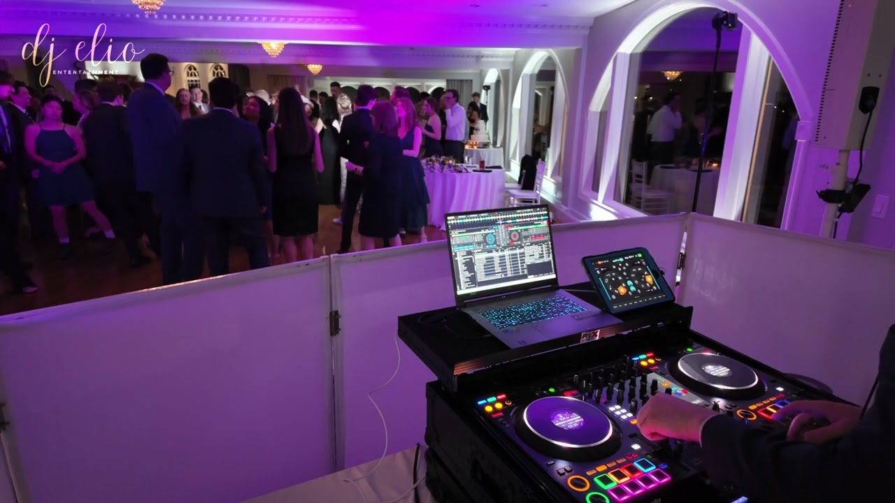 Wedding DJ Gig Log at Candlewood Inn / Connecticut Wedding DJ / Packed Dance Floor