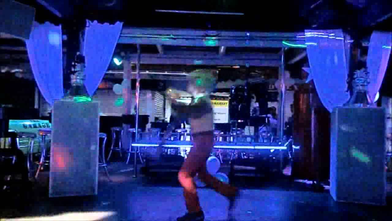 Discodancer Vlado tanzt im Disco Pub The Garage - Gran Canaria