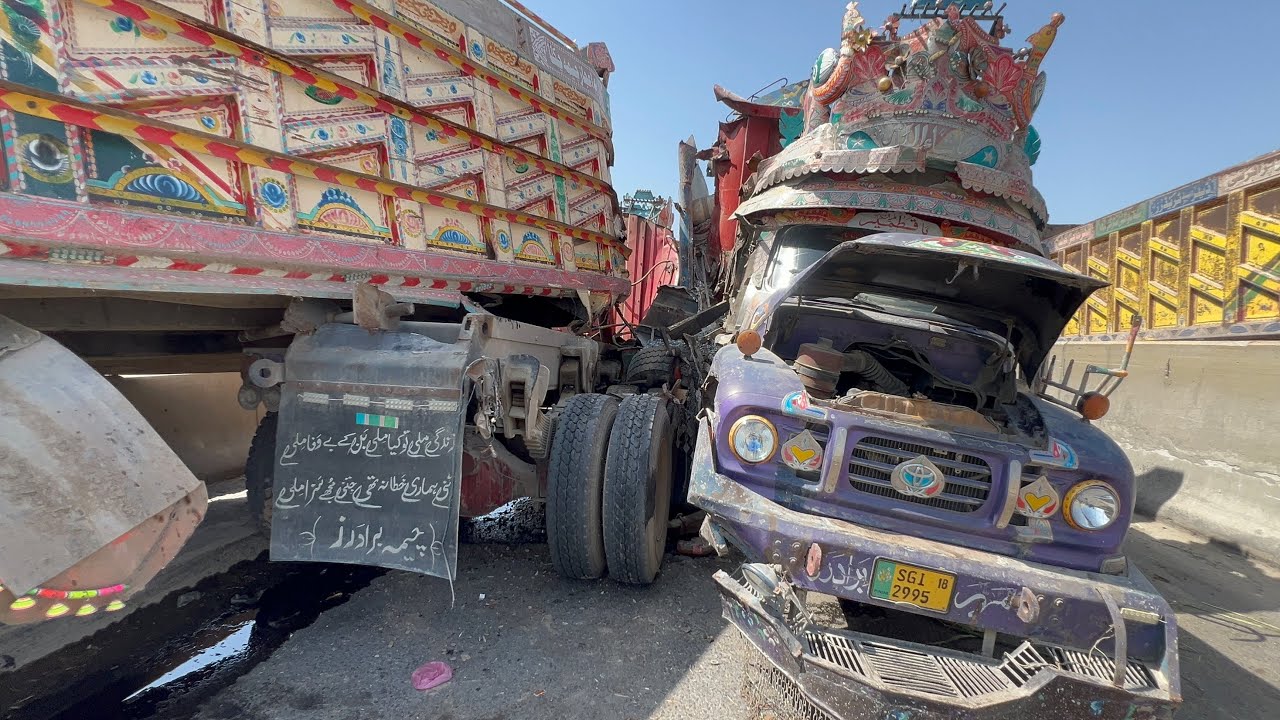 “Terrible Head-On Collision of Two Trucks on Bridge | Completely Repaired by Mechanics”