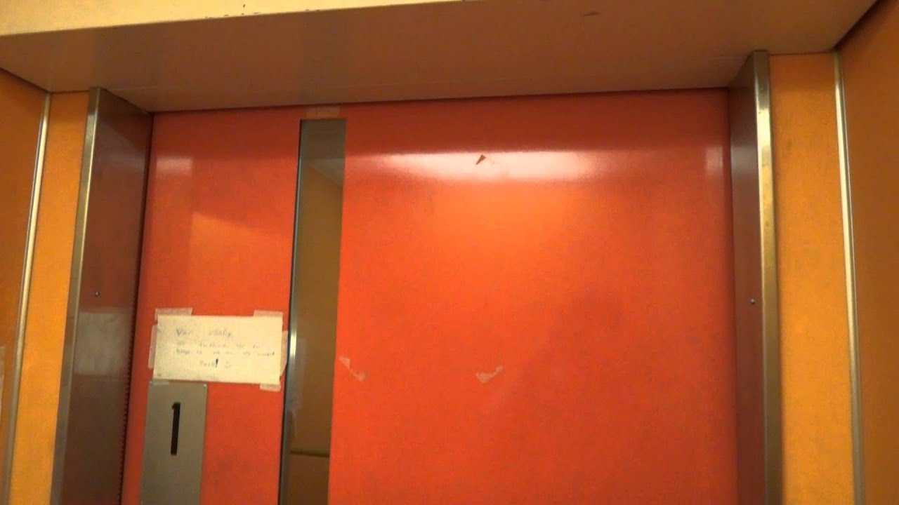 The first video with TX10, KONE Roped Hydraulic elevator @ Humlegårdsgatan 5, Söderhamn, Sweden.