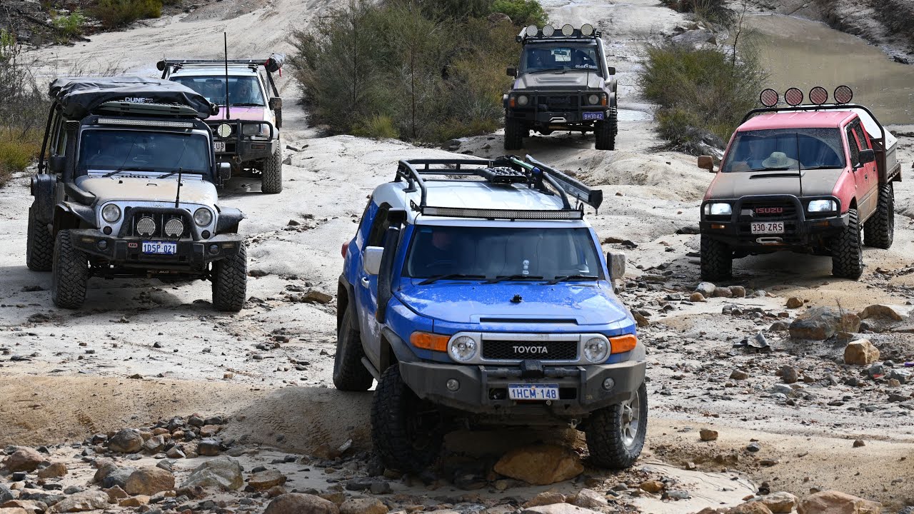 FJ Cruisers Power Lines Day in Perth