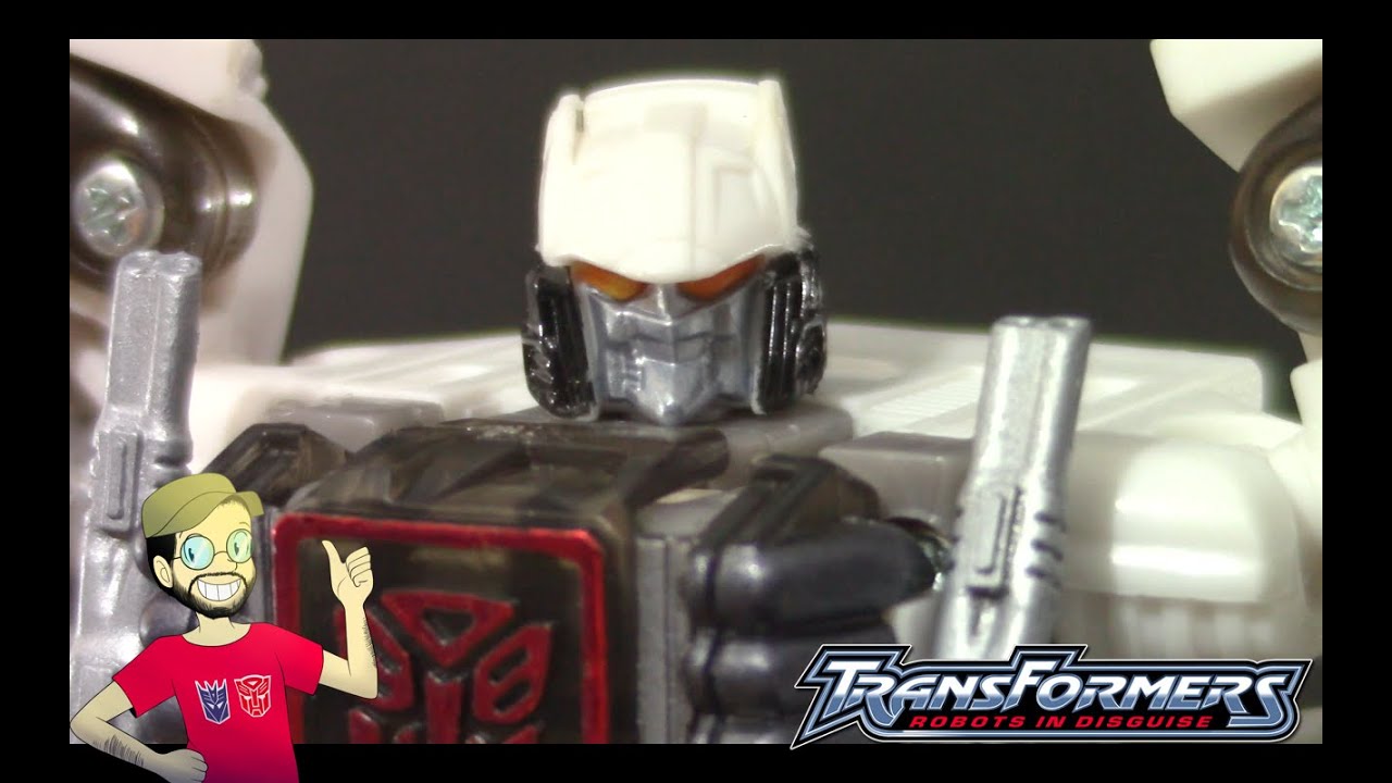 AUVELIER REVIEW TRANSFORMERS ROBOTS IN DISGUISE PROWL EN ESPAÑOL