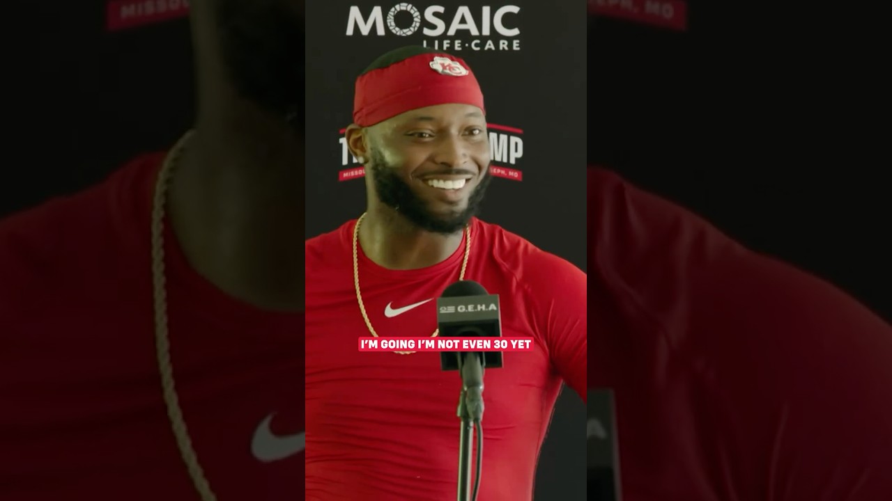 Not even 30 and they’re calling Mike Edwards “old head” 🤣