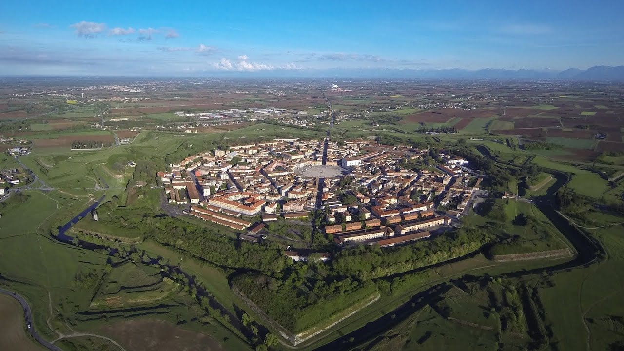 Palmanova è una città fortezza patrimonio dell'umanità UNESCO.