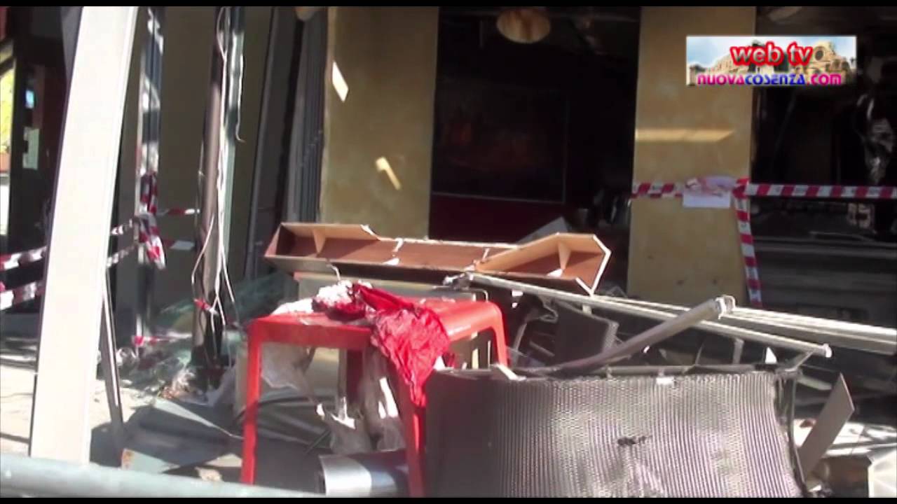 Cosenza, bomba devasta un bar di via Popilia