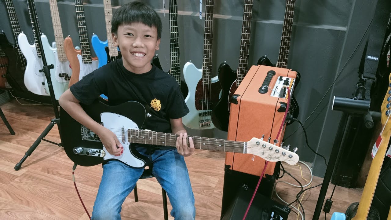Gitar Perdana Relly, Squier Telecaster Debut... Beli di Hurtrock Musik.... Enjoykan & Rayakan Ya...
