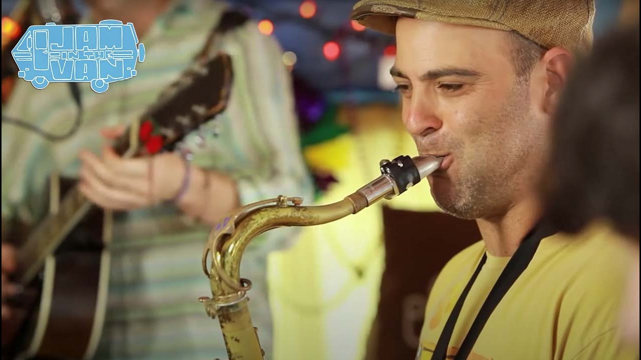 THE CALIFORNIA HONEYDROPS - "Don't Let the Green Grass Fool You" (Live in New Orleans) 