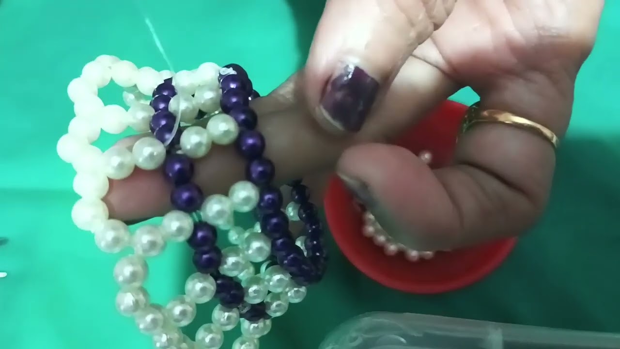 देवासमोर नैवेद्याची वाटी ठेवण्यासाठी बनवलेली मोत्यांची नविन प्रकाराची फुलं 