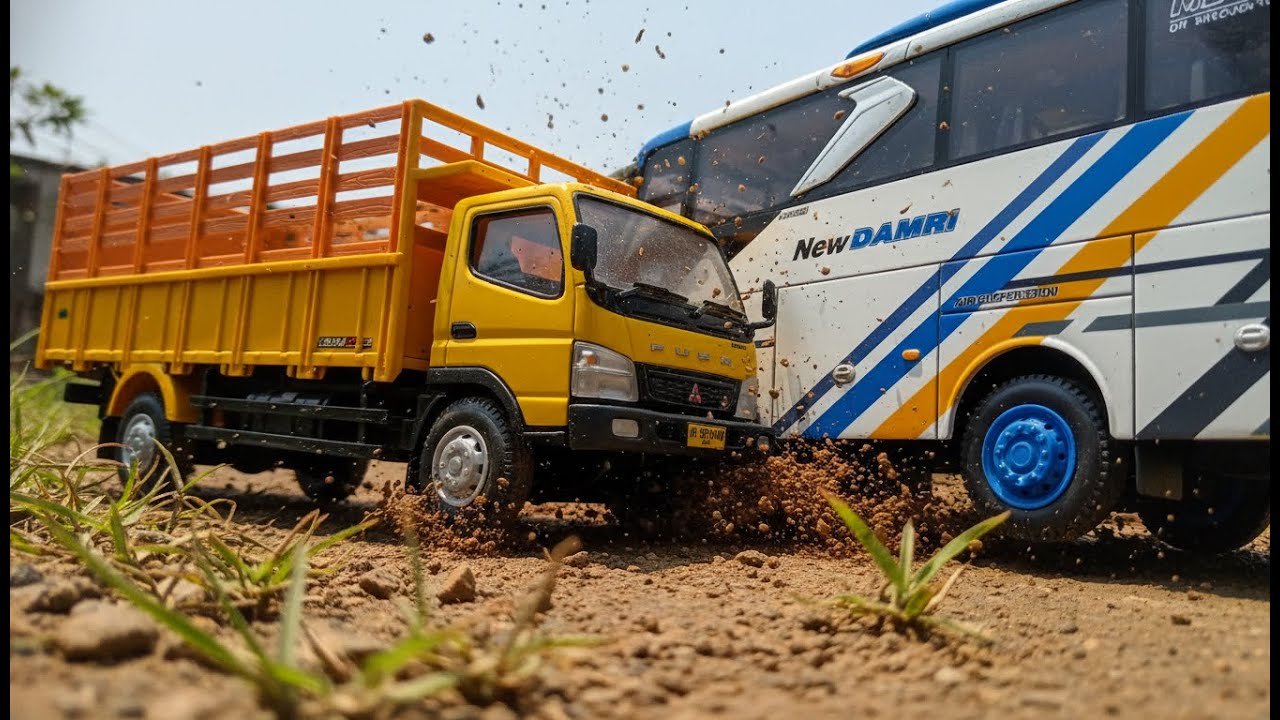 Truk oleng parah menghantam bus dengan kecepatan tinggi di jalanan yang ekstrim.