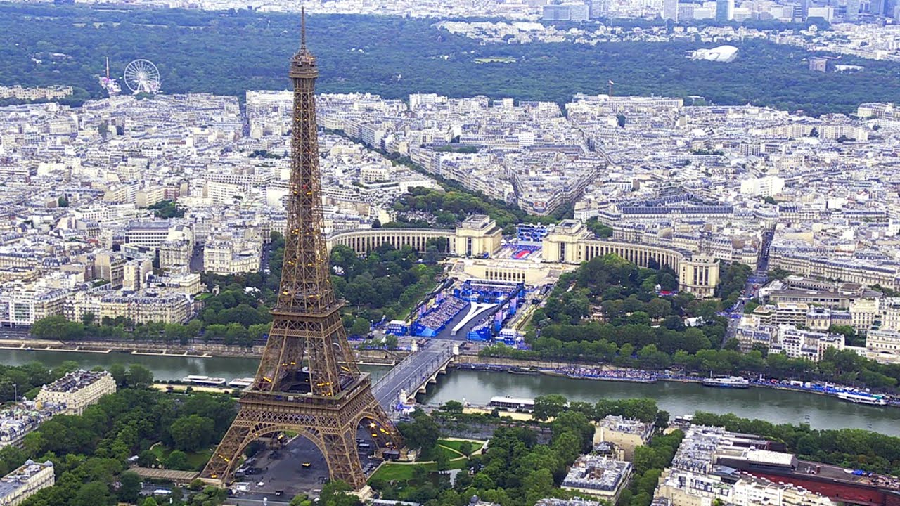 Parisians push back against surge in summer tourism