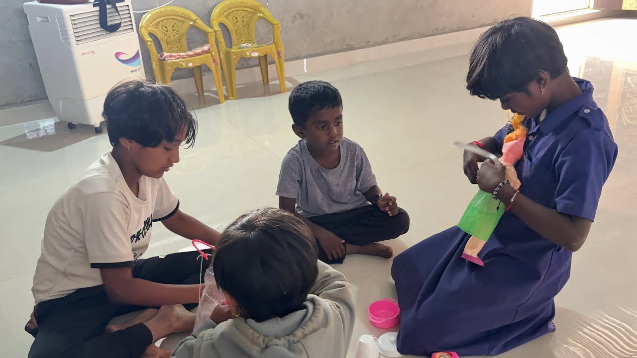 बघा पोराना यात्रेतून काय काय आणलं पोर झाली खुश अनुजा कोंडू तात्याला मारती बघा 😂#gavthipunam 