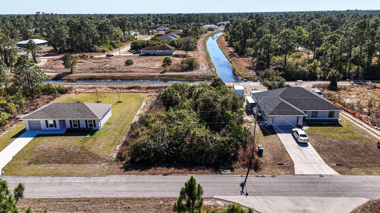 954 Lakeside Dr, Lehigh Acres, FL