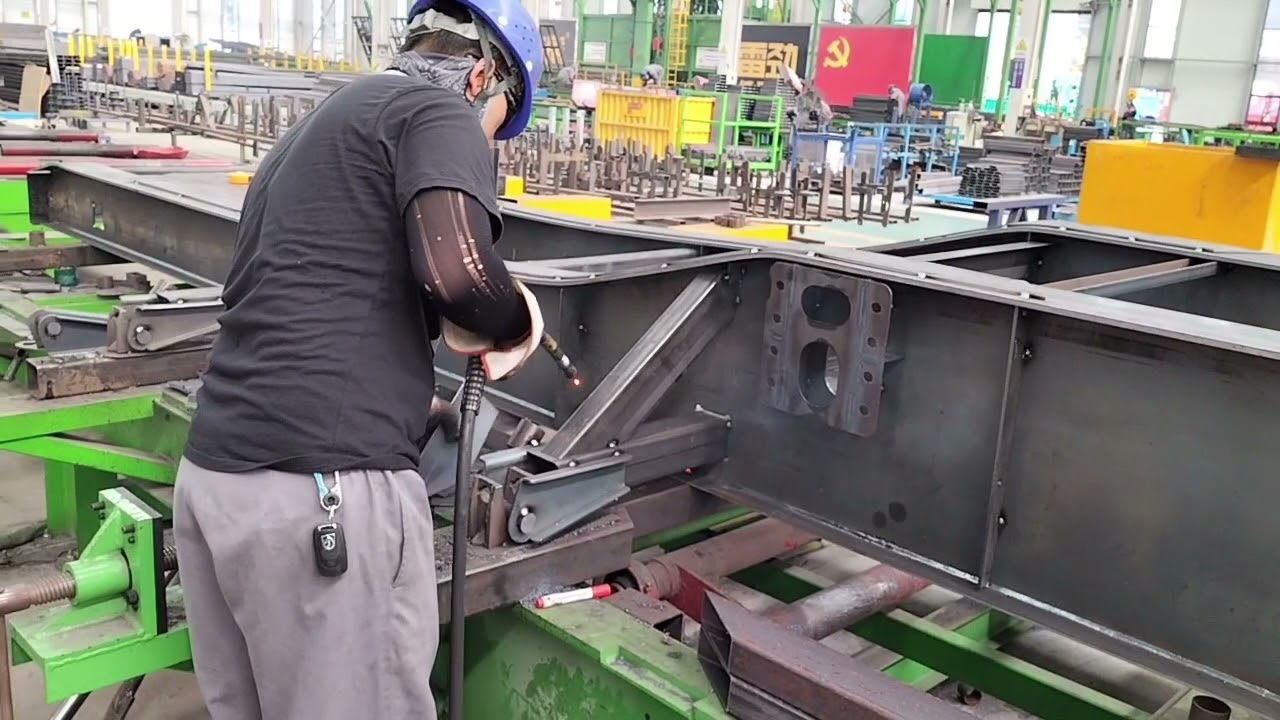 S040 Semi Trailer Turning Member Welding On The Main Beam Web Plate Platform Observation