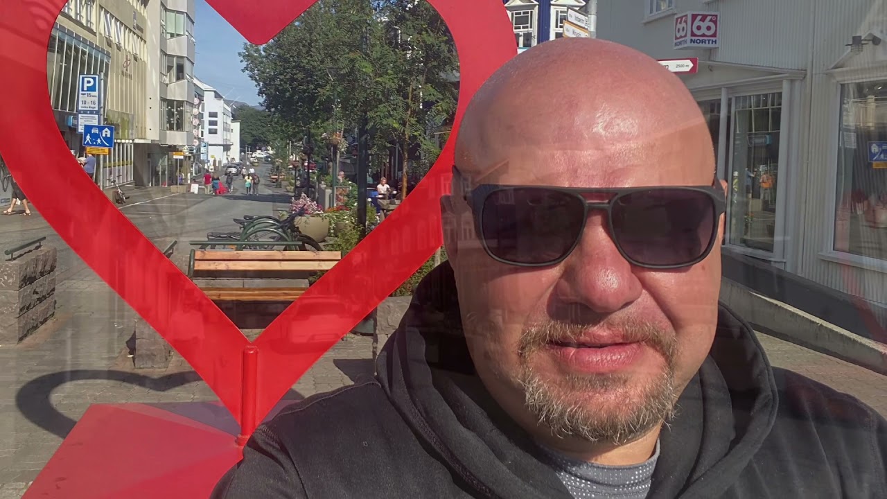 А́кюрейри Akureyri &nbsp;&mdash; город и община в северной части Исландии 2021 год