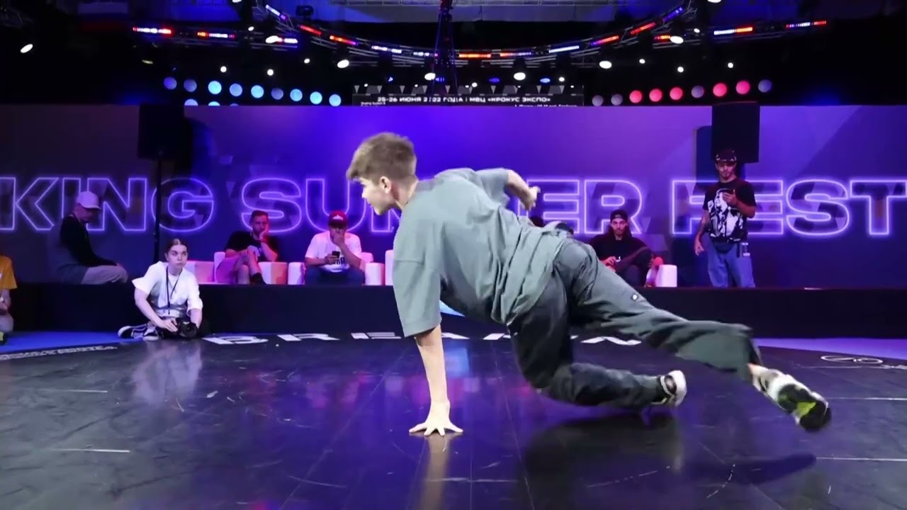 b-boy Miron - выступление в топ 8 на BREAKING SUMMER FEST 2022 (Москва) - июнь 2022 год.