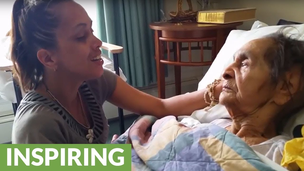 Talented woman sings for her grandmother with dementia