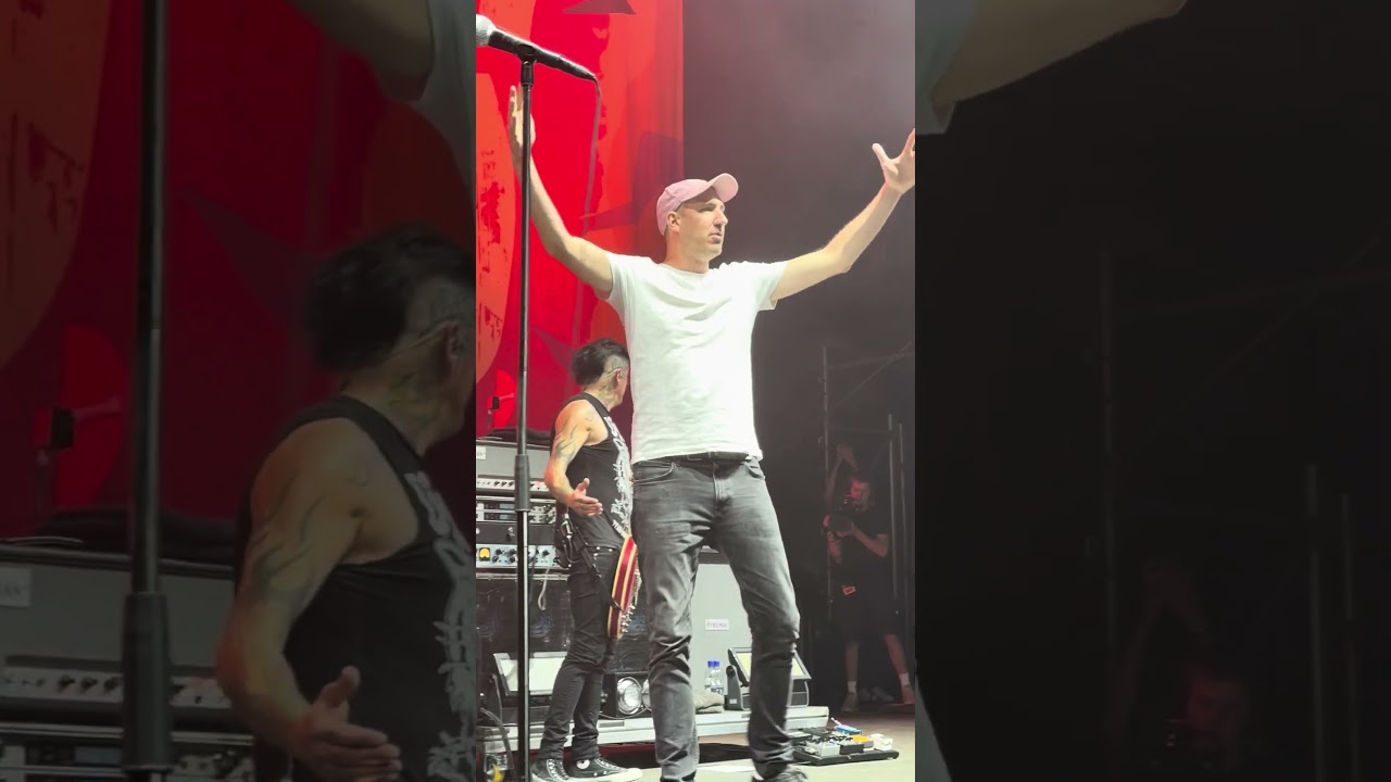 Eklat bei DONOTS Konzert: MONTREAL-Frontmann schl&auml;gt S&auml;nger Ingo nieder!