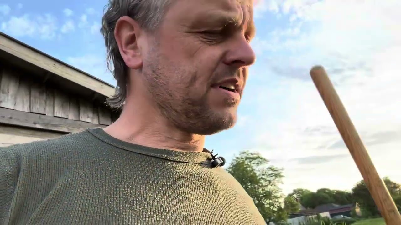 Week 20. De prei- en koolplantjes geplant. En bij de brandnetelgier gekeken.