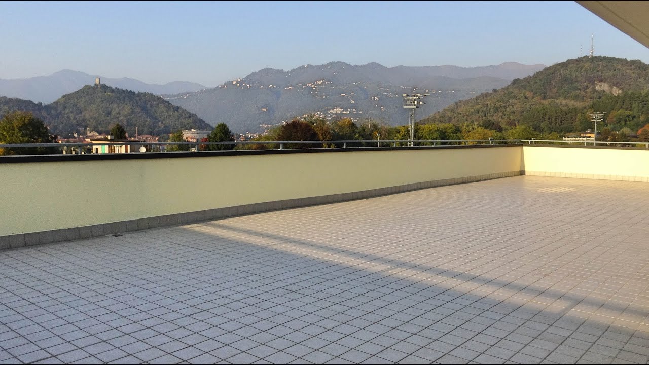 DOMUS guardalacasa.it | Vendesi Como Albate attico con terrazza e solarium