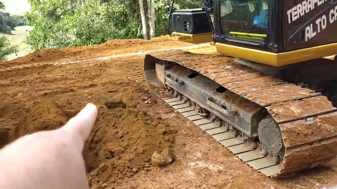 Escavadeira hidráulica...dica muito importante de como fazer caixa em morro..