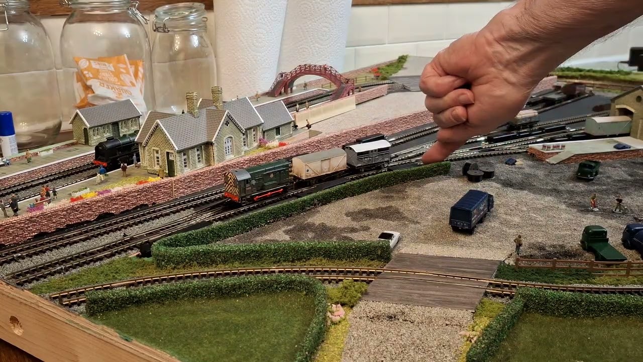 Hornby TT 120 shunting in Kroy South goods yard.