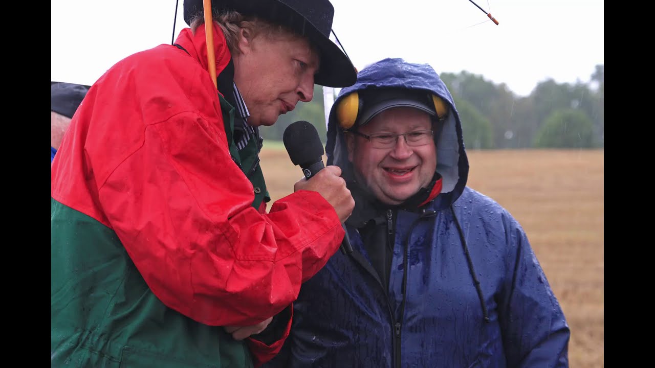 Tio &aring;r p&aring; traktor med Hjelmarebygdens Veterantraktorf&ouml;rening