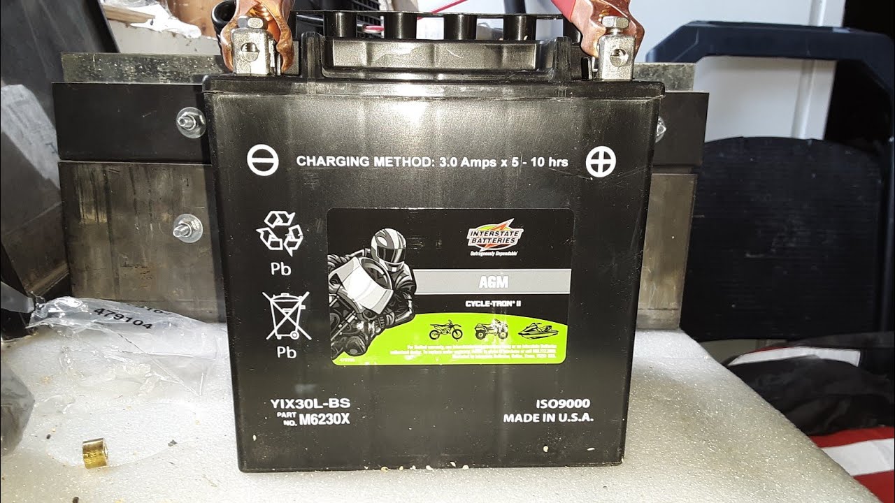 Harley-Davidson battery remove and replace.