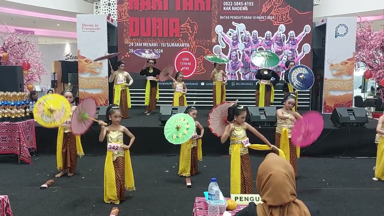 Tari Bondan Payung. AyodyaPala Cibinong