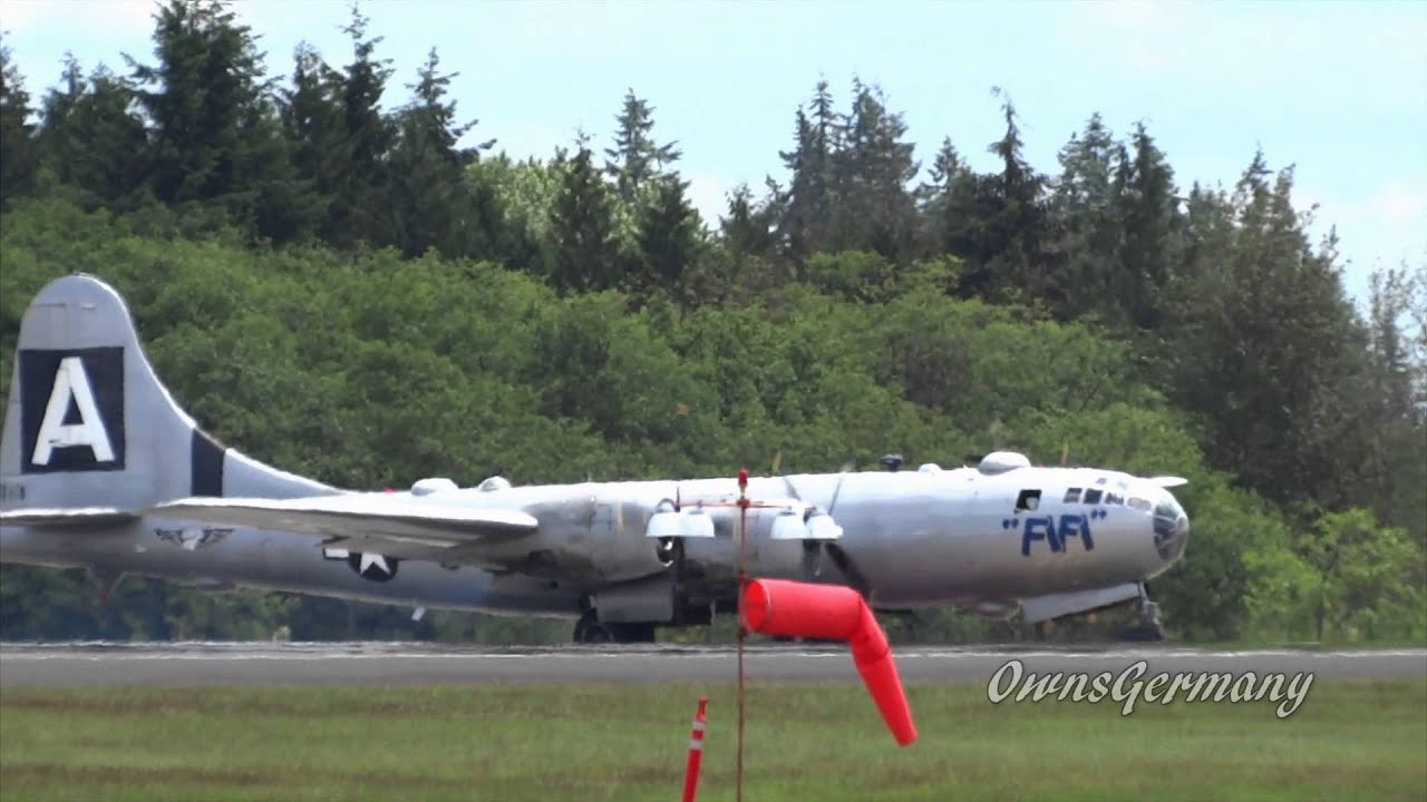 World's Only Flyable Boeing B-29 Departure + Flyover + Landing @ KPAE Paine Field