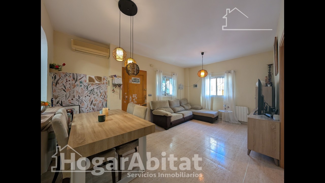 141XPOL285 PRECIOSO ADOSADO EN URBANIZACIÓN CON PISCINA, TERRAZA Y GARAJE