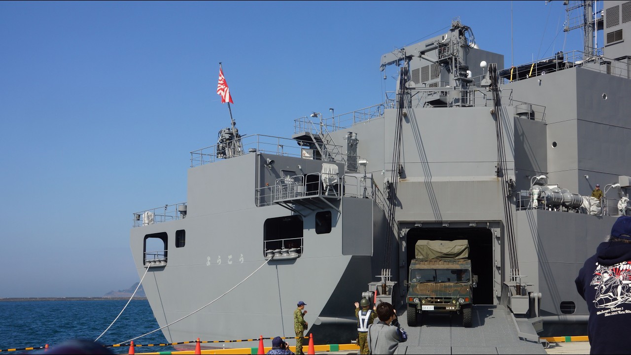 輸送艦ようこう　松山広報を終え陸上自衛隊車両を下ろします。そしてリアルイージスとは?