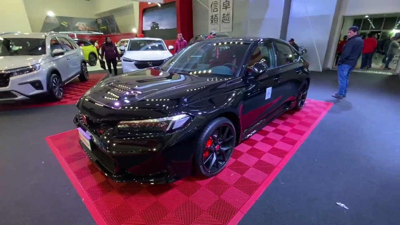 5. AUTOMUNDO 2023, la feria automotriz nacional de la AEADE, en Quito