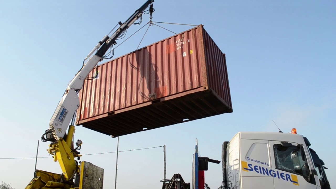 Chargement de containers 20 pieds sur châssis