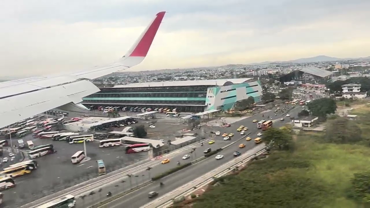 Aterrizaje en el aeropuerto Internacional José Joaquín de Olmedo, Guayaquil, LATAM, A320