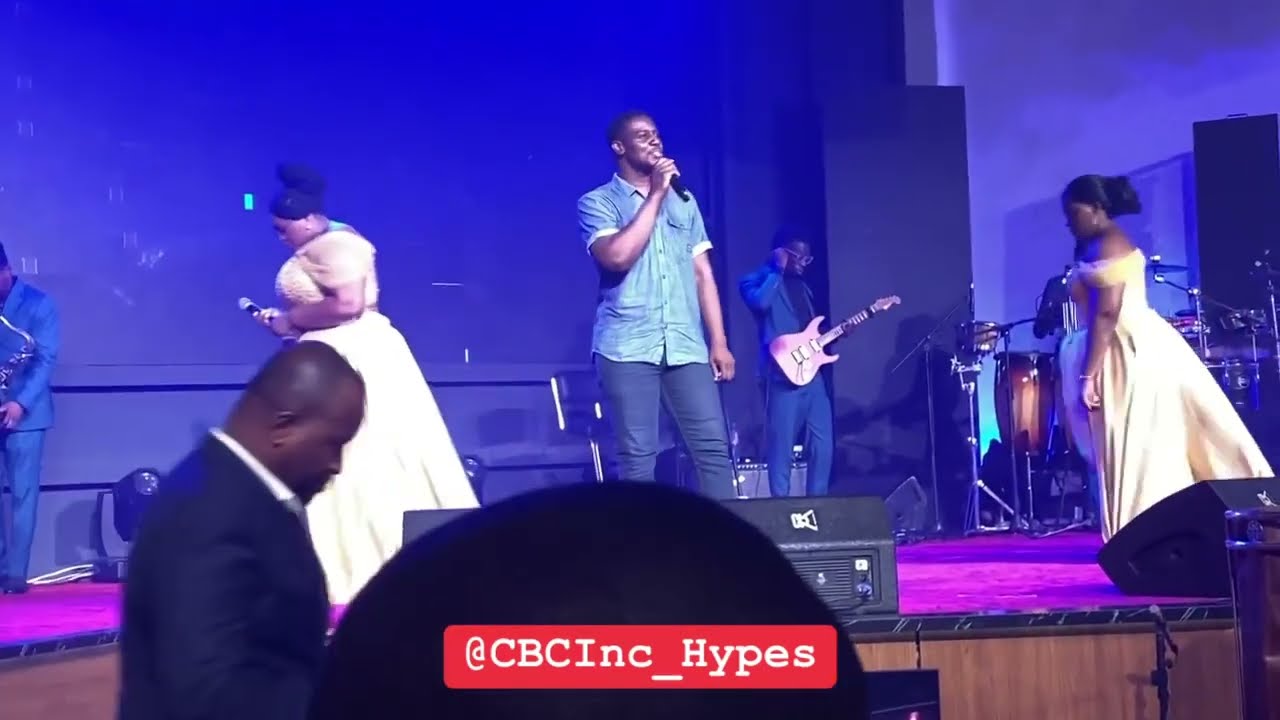 Luigi Maclean decided to honour his boss Joe Mettle by singing Bo Noo Ni at The Grace Effect